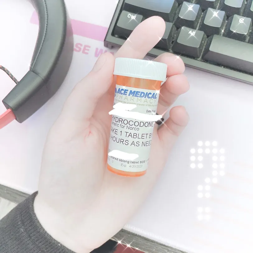 a little bottle of hydrocodone acetaminophen